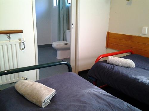 The economy twin rooms have an en-suite bathroom and two standard single beds.
