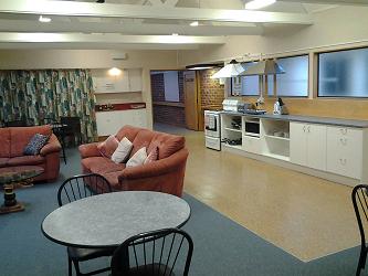 Hikurangi StayPlace has a well-equipped communal kitchen and day room with plenty of refrigeration, TV and guest laundry.